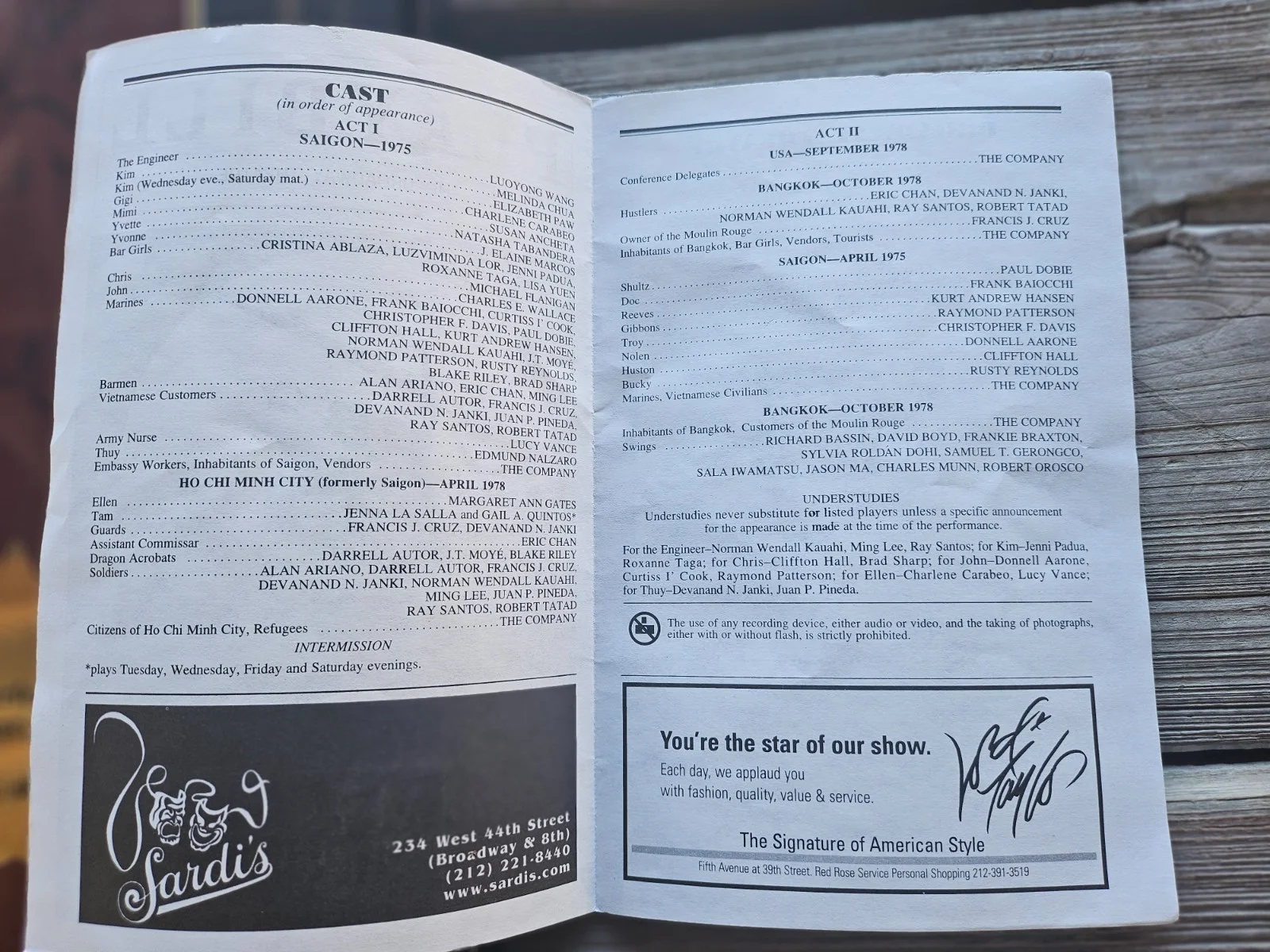 Framed Broadway Poster of Final Show Miss Saigon Signed Cast 2000 - 19" x 27", изображение 4