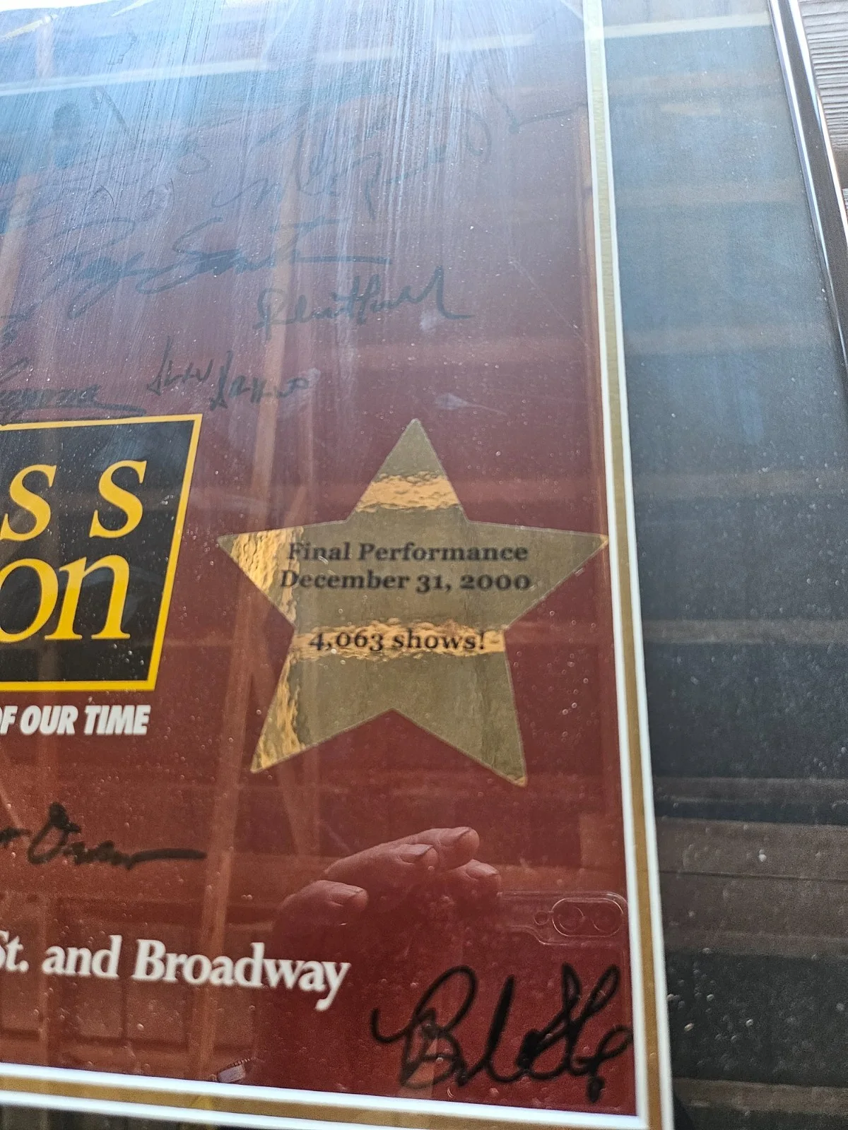 Framed Broadway Poster of Final Show Miss Saigon Signed Cast 2000 - 19" x 27", изображение 5