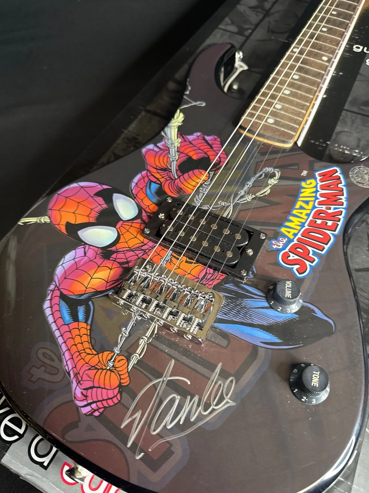Stan Lee — Stan Lee Signed Spiderman Peavy Marvel Guitar 3/4 Size Stan Lee Authenticity, image 2