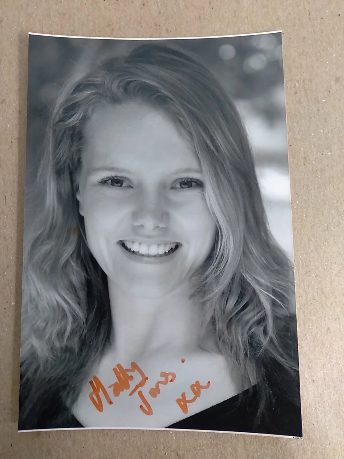 Madelyn Cline (Hatty Jones) Signed Autograph 6x4 Photo Stranger Things, изображение 2