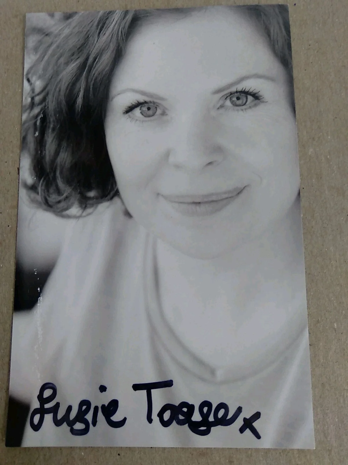 Suzie ( Suzanne) Toase Signed Autograph 6x4in Photo Actress Alecto Carrow, image 2