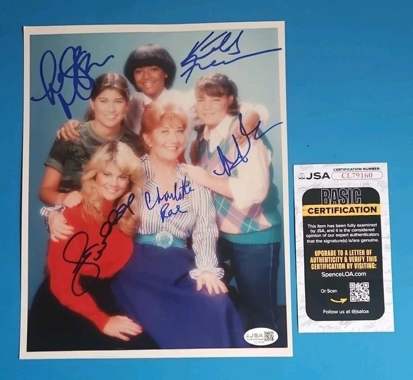 Charlotte Rae, Lisa Whelchel, N. McKeon — LISA WHELCHEL +4 CAST SIGNED FACTS OF LIFE 8"X10" PHOTO CERTIFIED WITH JSA COA