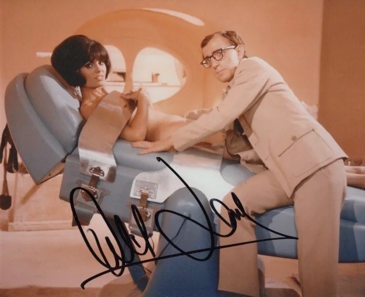 DALIAH LAVI — DALIAH LAVI SIGNED PHOTO FROM THE 1967 007 SPY SPOOF FILM CASINO ROYALE