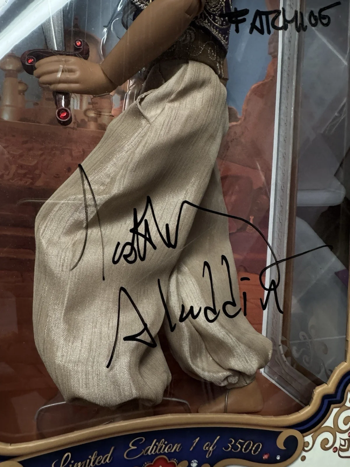 Scott Weinger — Scott Weinger , Aladdin, Signed Autographed , Aladdin Doll , Disney LE Disney, изображение 2