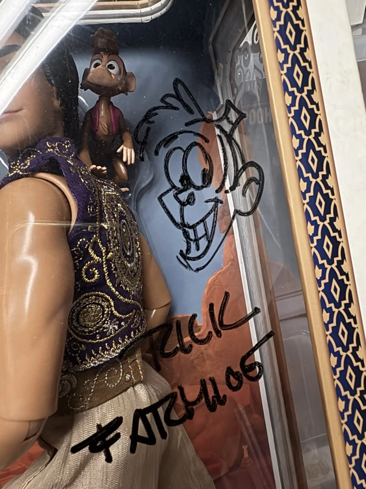 Scott Weinger — Scott Weinger , Aladdin, Signed Autographed , Aladdin Doll , Disney LE Disney, изображение 3