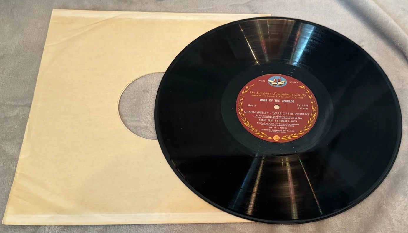 Orson Welles - Twice Signed War of the Worlds Album Cover w/ Record, изображение 5
