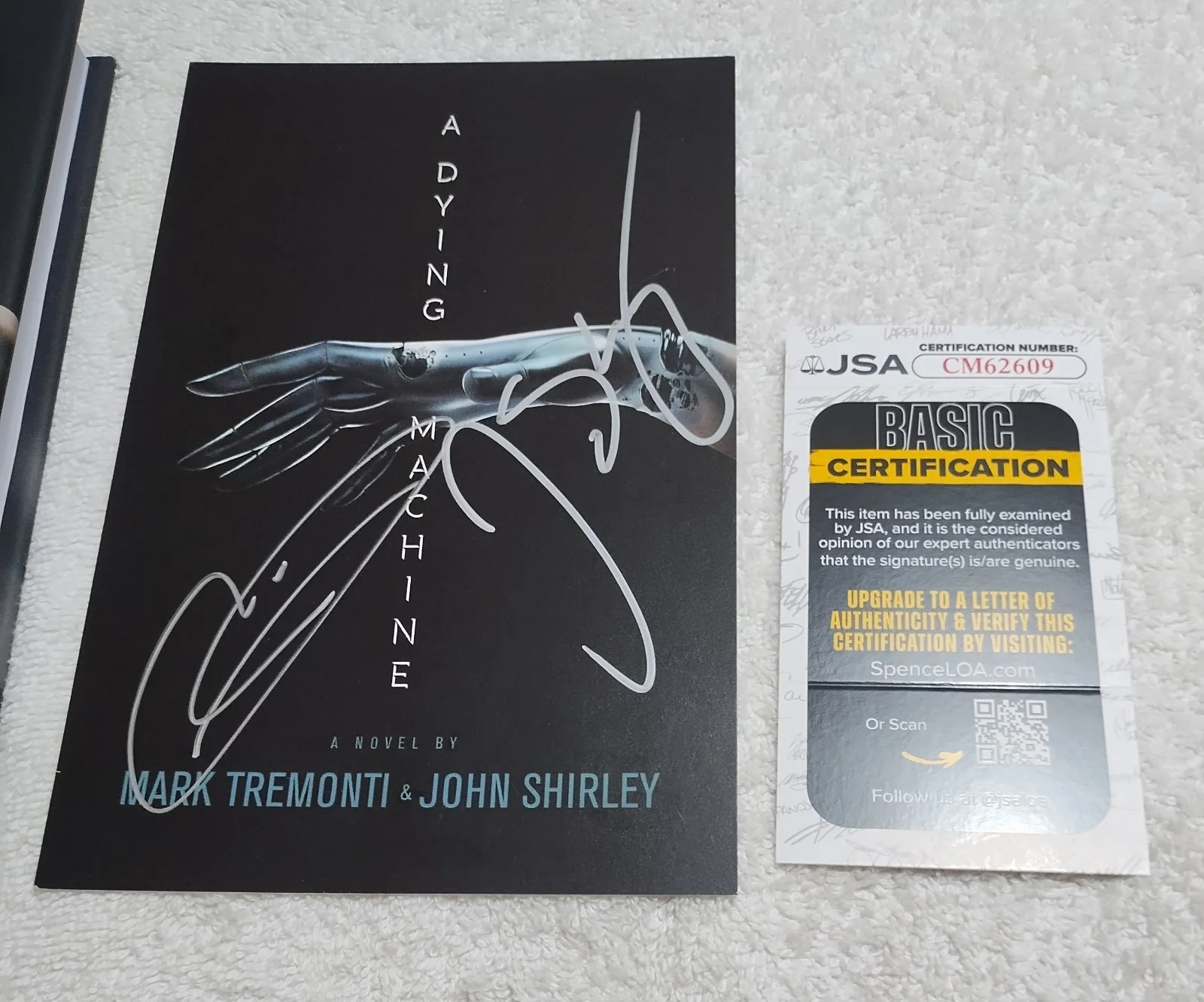 MARK TREMONTI SIGNED A DYING MACHINE BOOK CARD JOHN SHIRLEY CREED ALTER BRIDGE, изображение 2