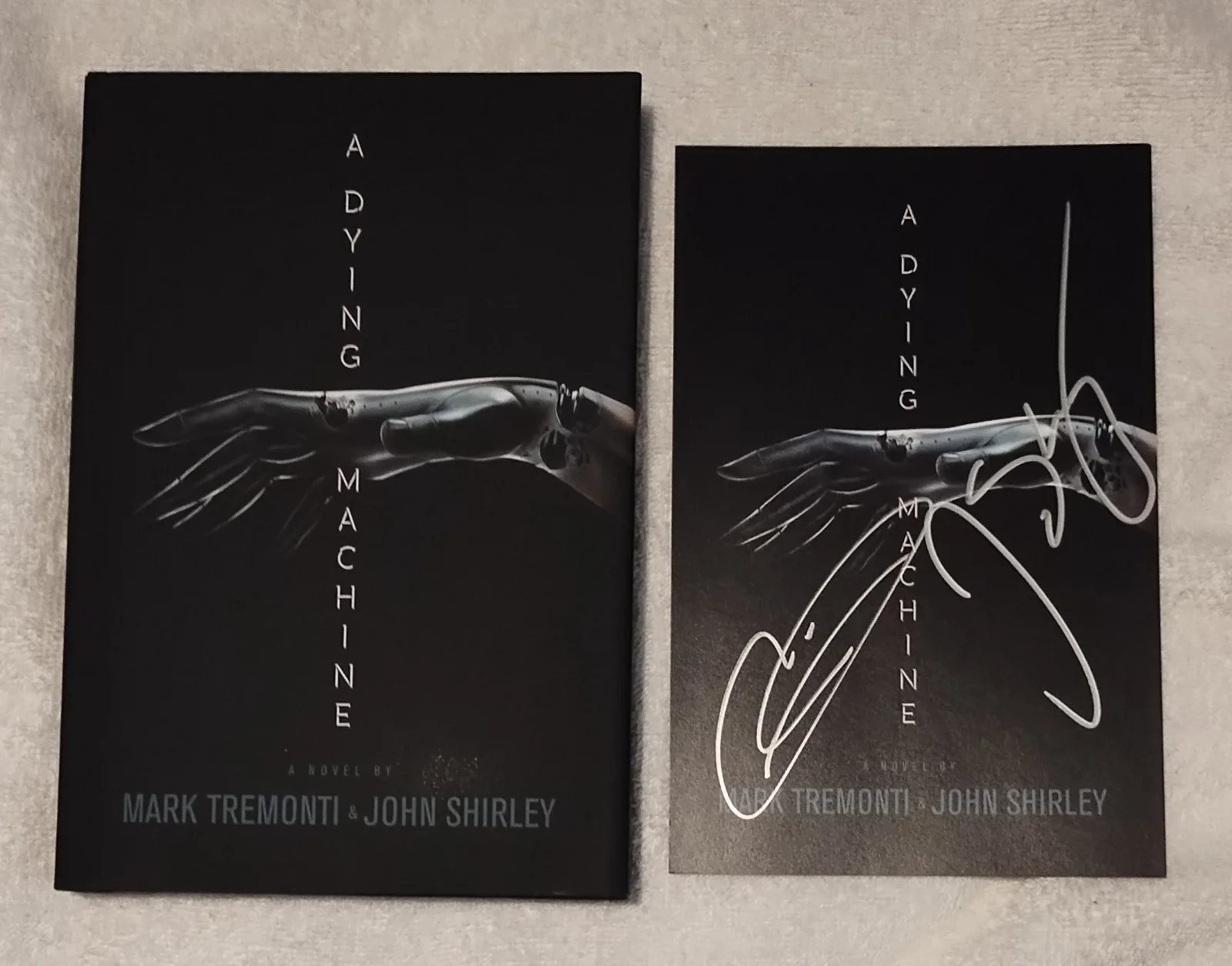 MARK TREMONTI SIGNED A DYING MACHINE BOOK CARD JOHN SHIRLEY CREED ALTER BRIDGE, изображение 4