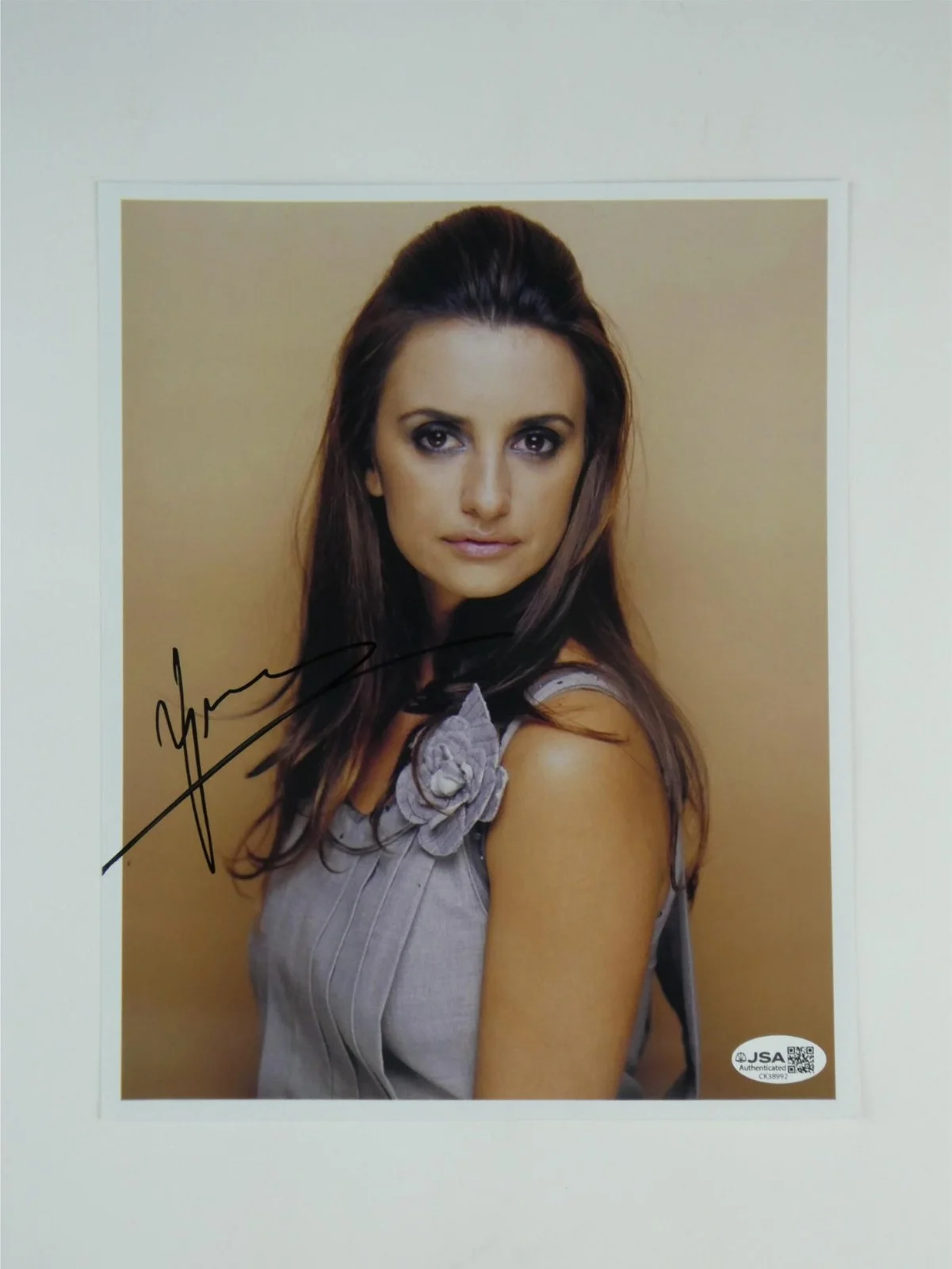 Penelope Cruz — Penelope Cruz Signed 8x10 Photo Autographed JSA COA, image 2