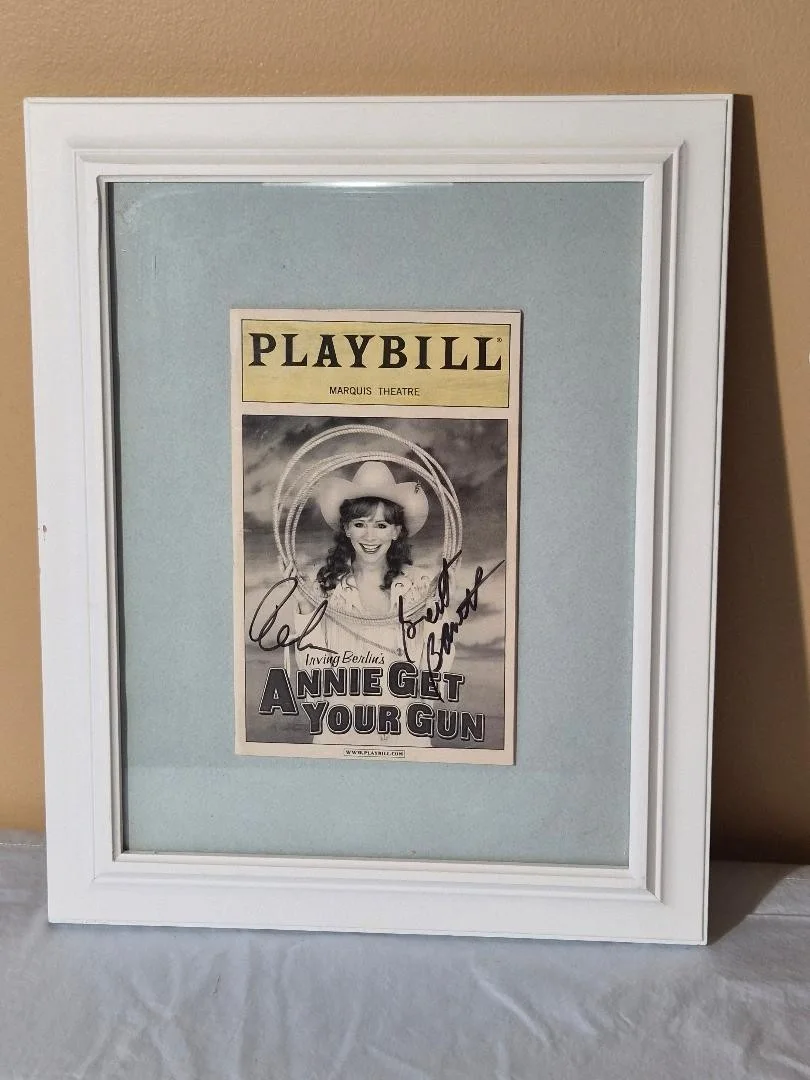 Reba McEntire / Brett Barrett Autographed Broadway Playbill - Annie Get Your Gun, изображение 2