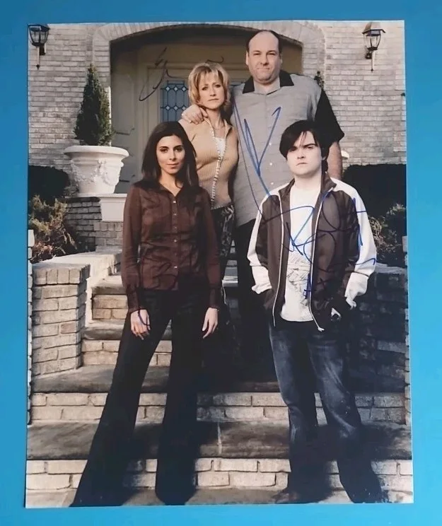 James Gandolfini, Edie Falco, Rober Iler, Jamie Lynn Sigler — JAMES GANDOLFINI +3 CAST SIGNED SOPRANOS 11"X14" PHOTO WITH JSA COA LOA psa bas, изображение 2