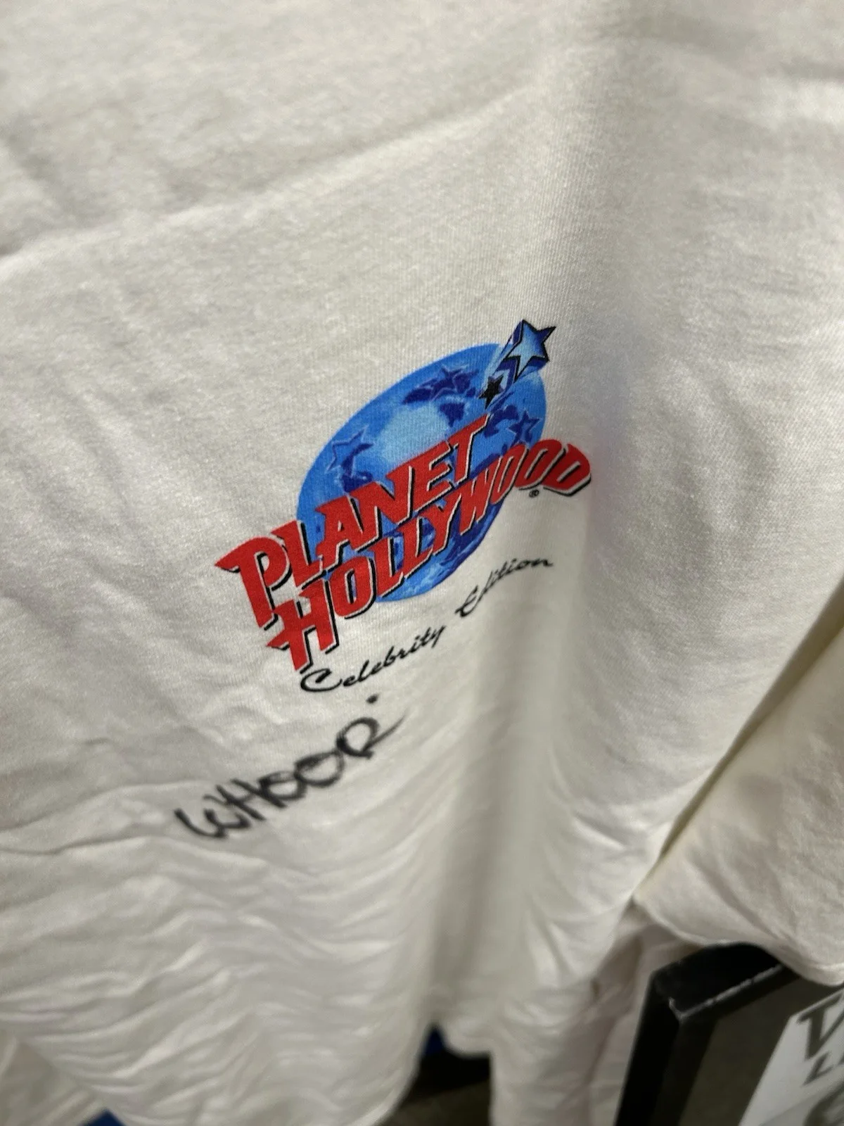 Whoopi Goldberg — WHOOPI GOLDBERG AUTOGRAPHED SIGNED Vintage 1990’s Planet Hollywood Tee Shirt BAS