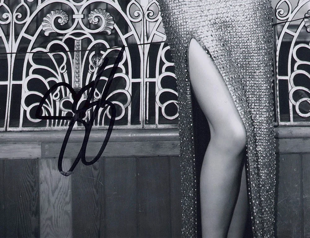 Sienna Spiro — Sienna Spiro signed Autographed 8x10 Photo EXCT PROOF a SINGER Die On A Hill COA, изображение 4