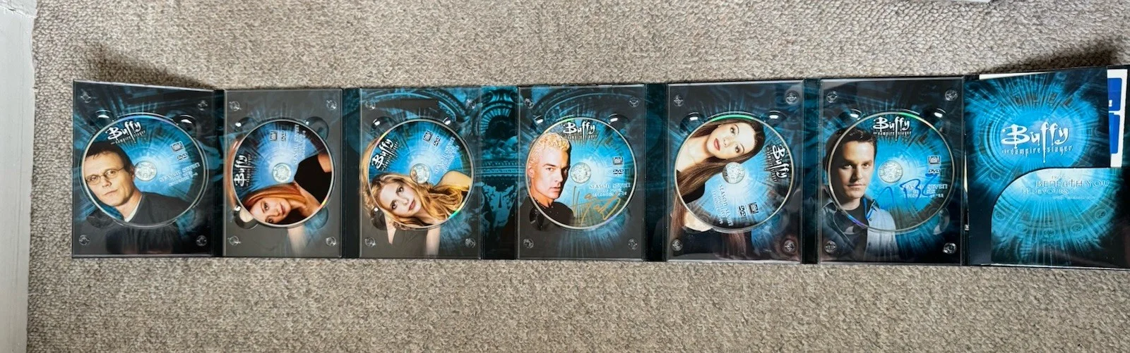 Nicholas Brendon — Buffy the Vampire Slayer Season 7 DVD SIGNED NICHOLAS BRENDON AUTOGRAPH MARSTERS, изображение 4