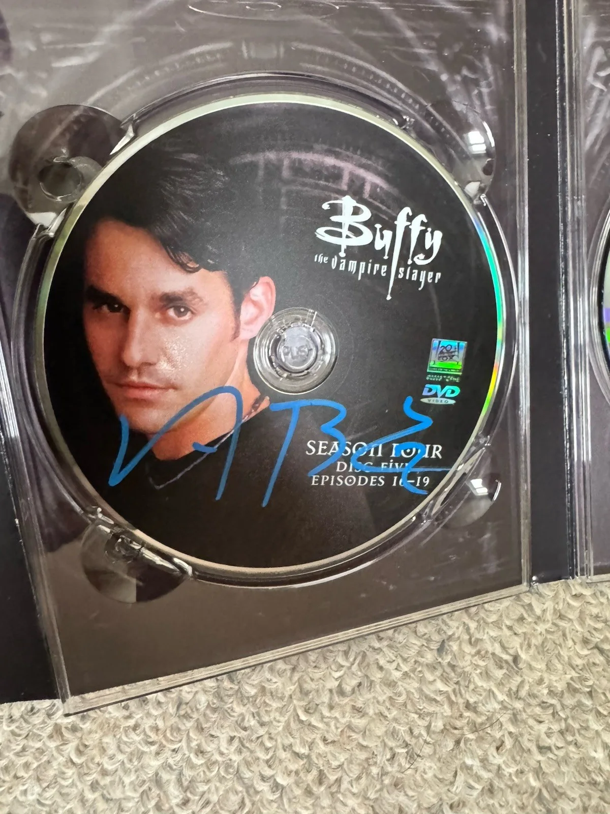 Nicholas Brendon — Buffy the Vampire Slayer Season 4 DVD SIGNED NICHOLAS BRENDON AUTOGRAPH MARSTERS, изображение 3