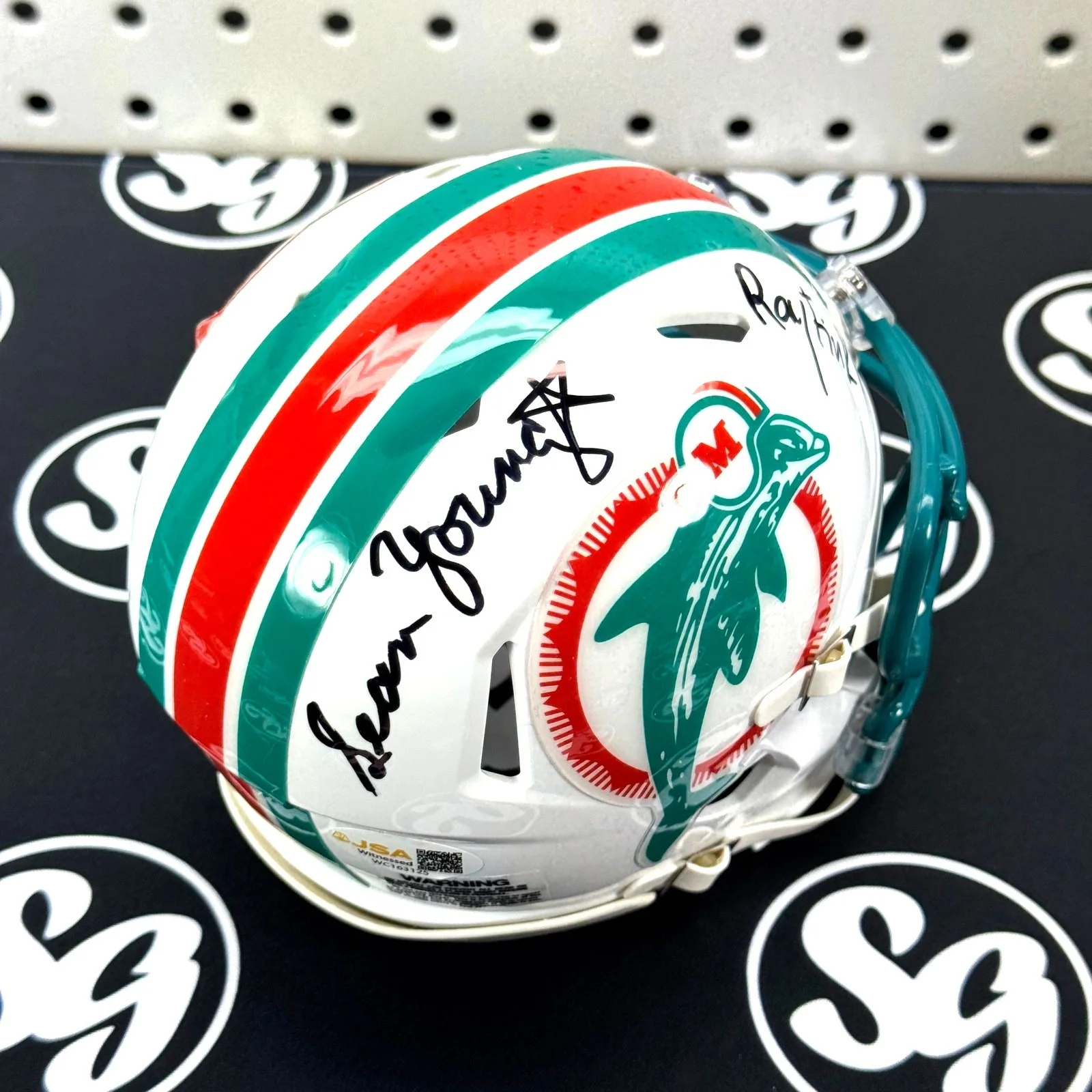Sean Young — SEAN YOUNG Signed "Ace Ventura" Dolphins Speed Mini Helmet "Ray Finkle" JSA Auto, изображение 3
