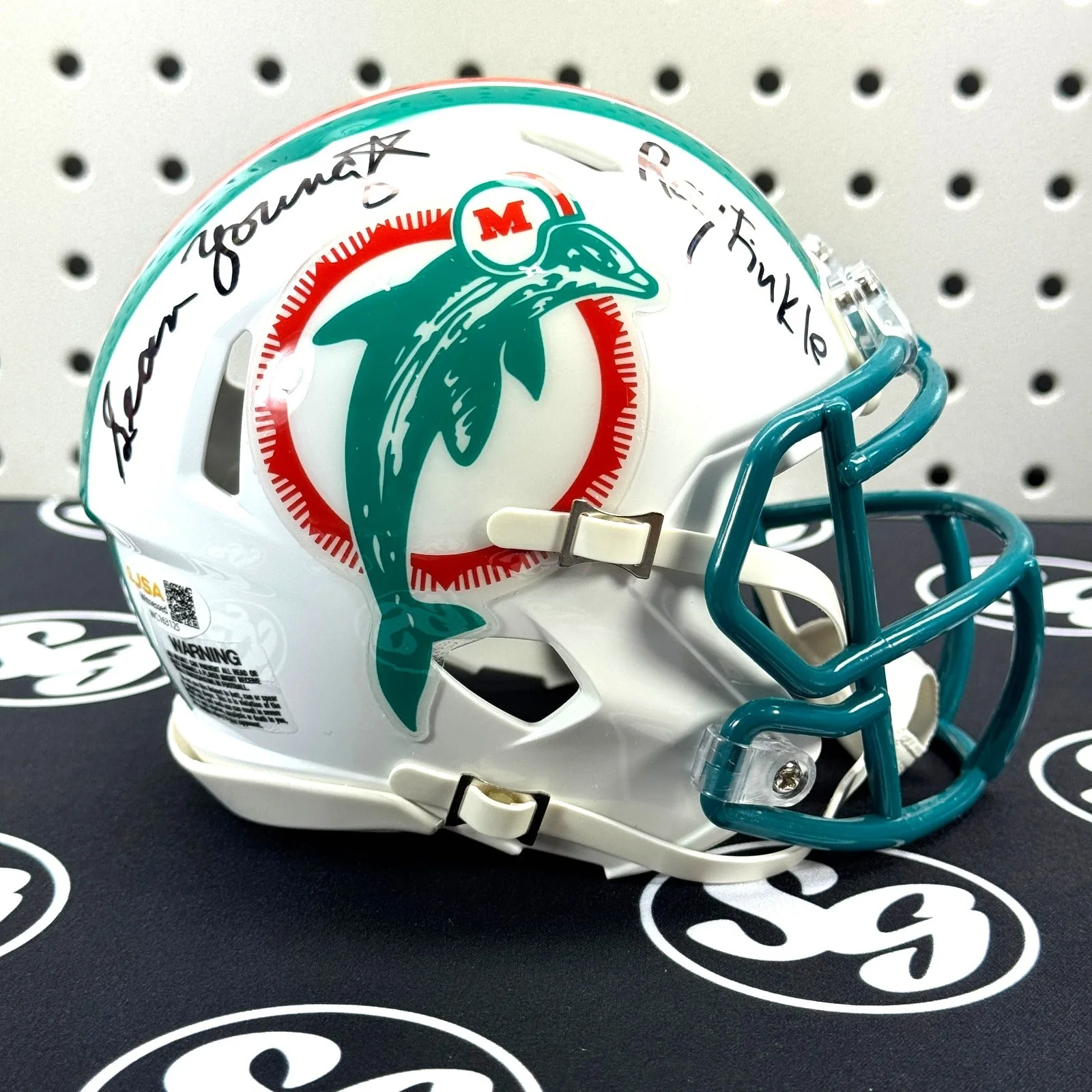 Sean Young — SEAN YOUNG Signed "Ace Ventura" Dolphins Speed Mini Helmet "Ray Finkle" JSA Auto, изображение 4