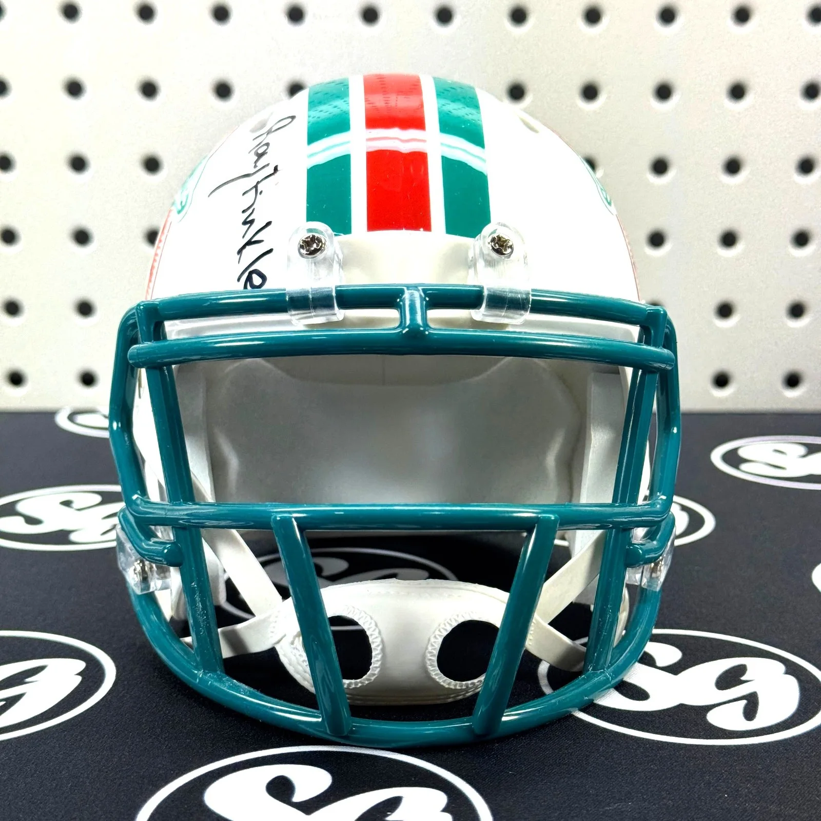 Sean Young — SEAN YOUNG Signed "Ace Ventura" Dolphins Speed Mini Helmet "Ray Finkle" JSA Auto, изображение 5