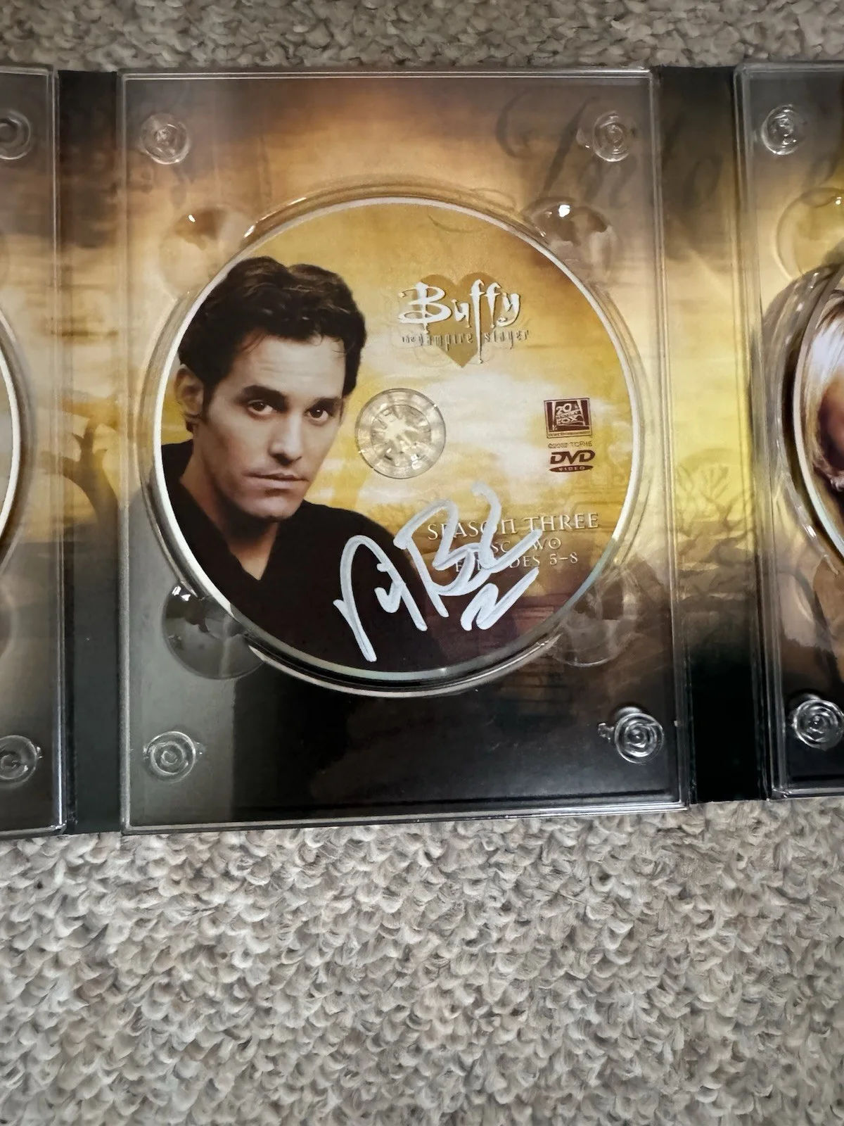 Nicholas Brendon — Buffy the Vampire Slayer Season 3 DVD SIGNED NICHOLAS BRENDON AUTOGRAPH MARSTERS, изображение 2