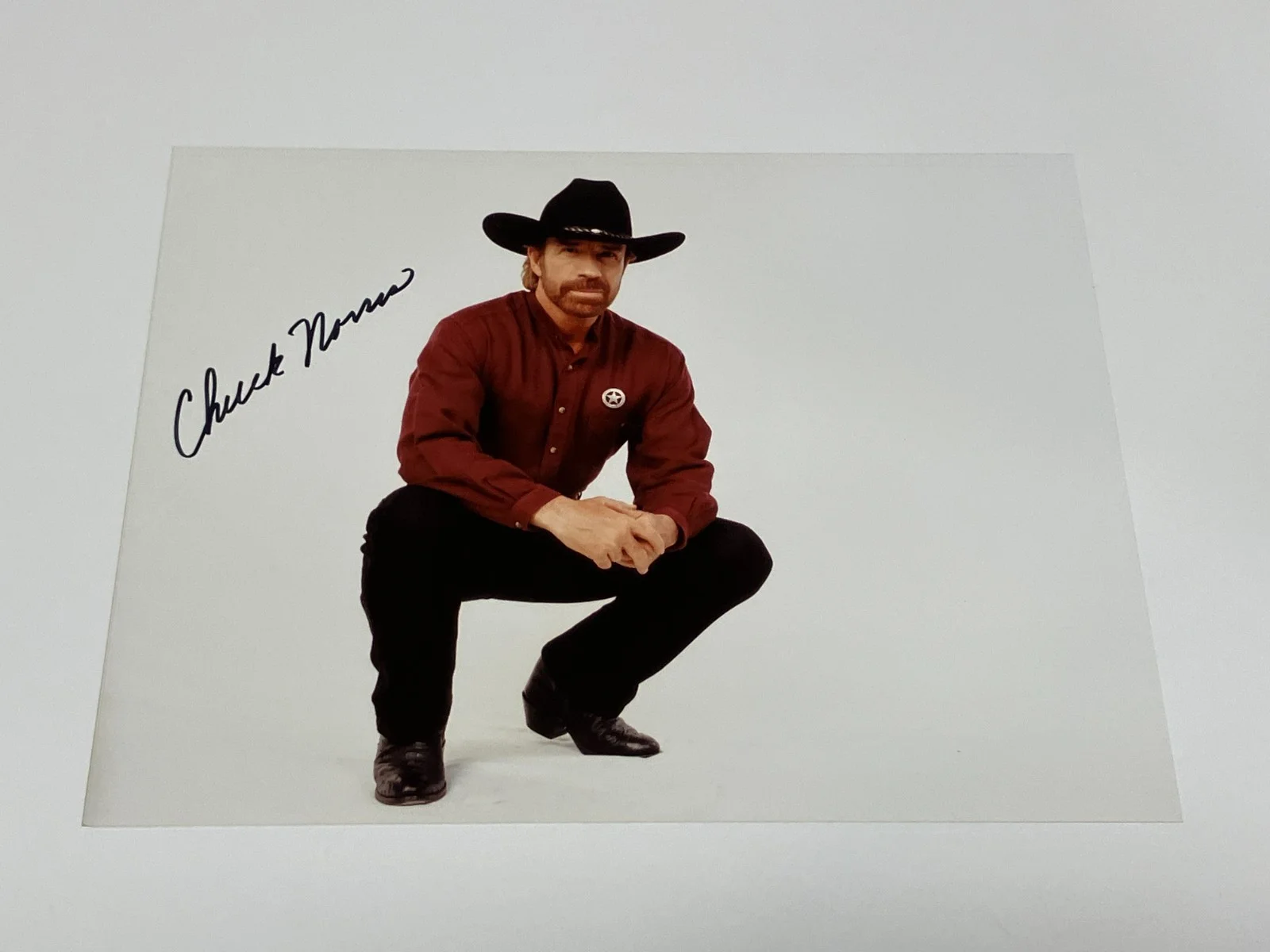 Chuck Norris — Chuck Norris ~ Walker Texas Ranger Autograph Signed 8 x 10 Photo with COA, изображение 2