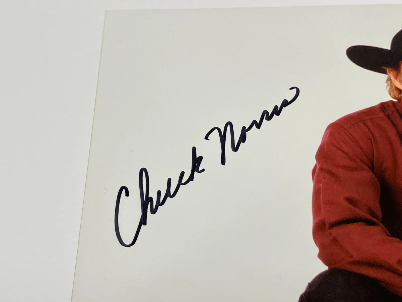 Chuck Norris — Chuck Norris ~ Walker Texas Ranger Autograph Signed 8 x 10 Photo with COA, изображение 3
