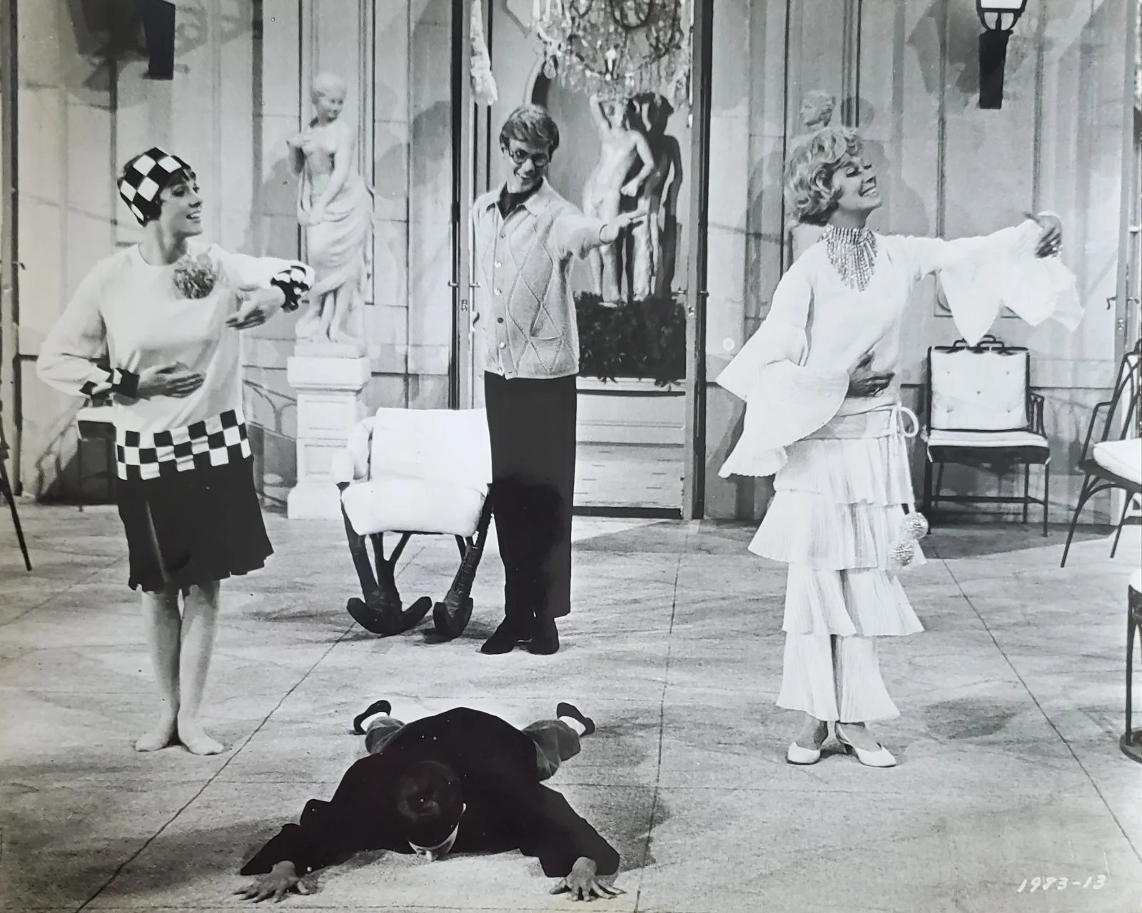 JULIE ANDREWS - 3 VINTAGE ORIGINAL 1967 PRESS PHOTOS THOROUGHLY MODERN MILLIE, изображение 3