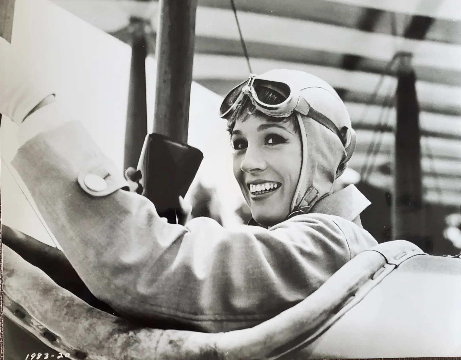 JULIE ANDREWS - 3 VINTAGE ORIGINAL 1967 PRESS PHOTOS THOROUGHLY MODERN MILLIE, изображение 4