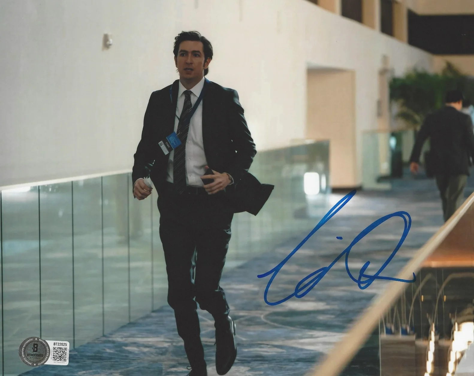 NICHOLAS BRAUN SIGNED 'SUCCESSION' COUSIN GREG 8x10 PHOTO C BECKETT BAS COA, image 2