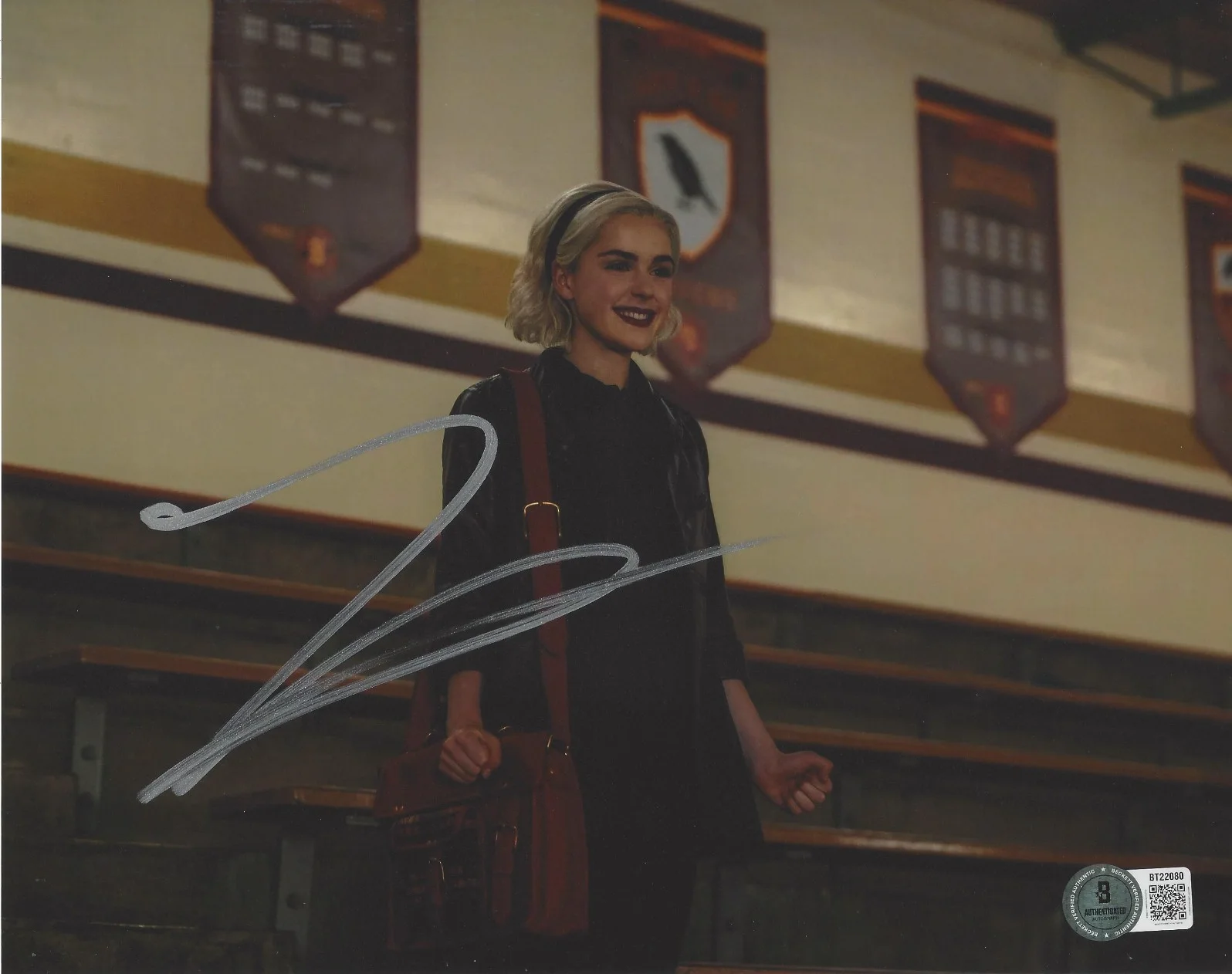 KIERNAN SHIPKA SIGNED CHILLING ADVENTURES OF SABRINA 8x10 PHOTO SHOW BECKETT COA, изображение 2