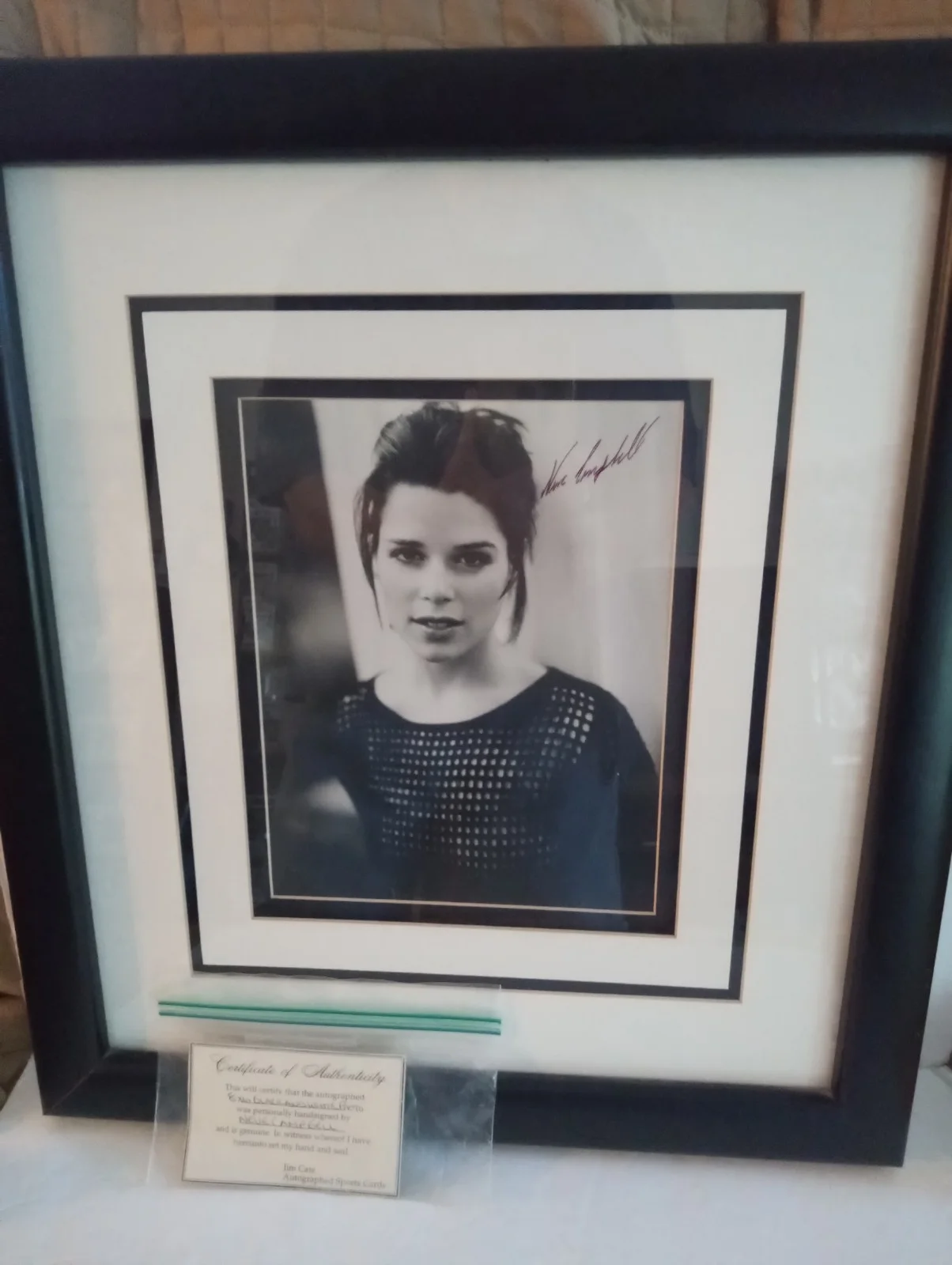 Neve Campbell Autographed/Framed 8"X10" Black & White Photo With COA, Free S/H, изображение 2