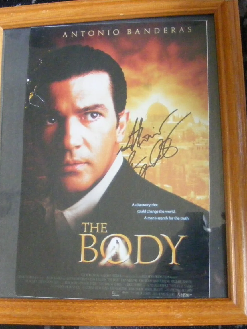 Signed autograph film poster Antonio Banderas glazed framed & certificate, изображение 2