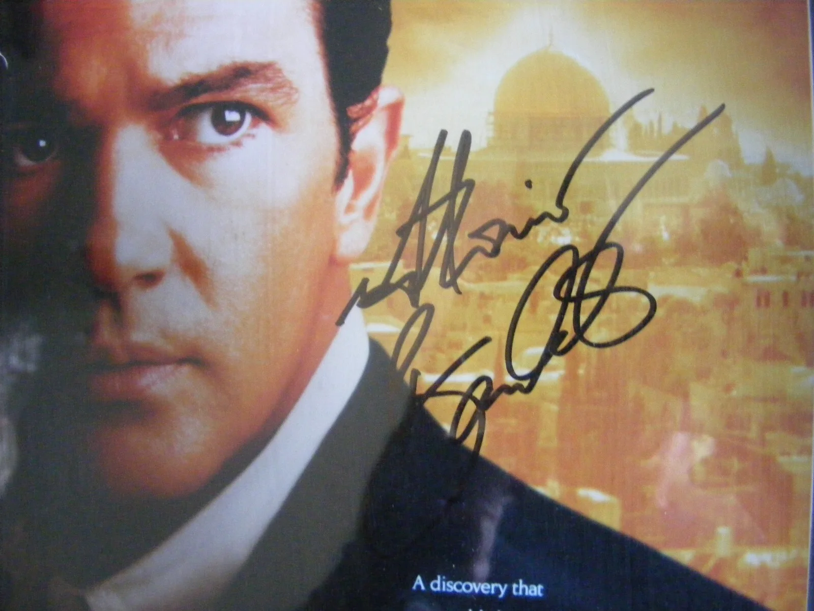 Signed autograph film poster Antonio Banderas glazed framed & certificate, изображение 3
