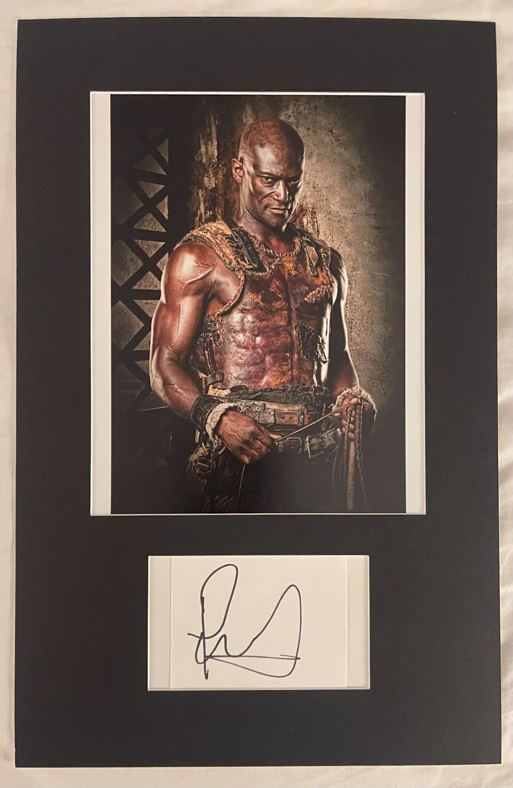 PETER MENSAH — Peter Mensah Spartacus matted signed index cut card with photo 11x17 #1 Doctore