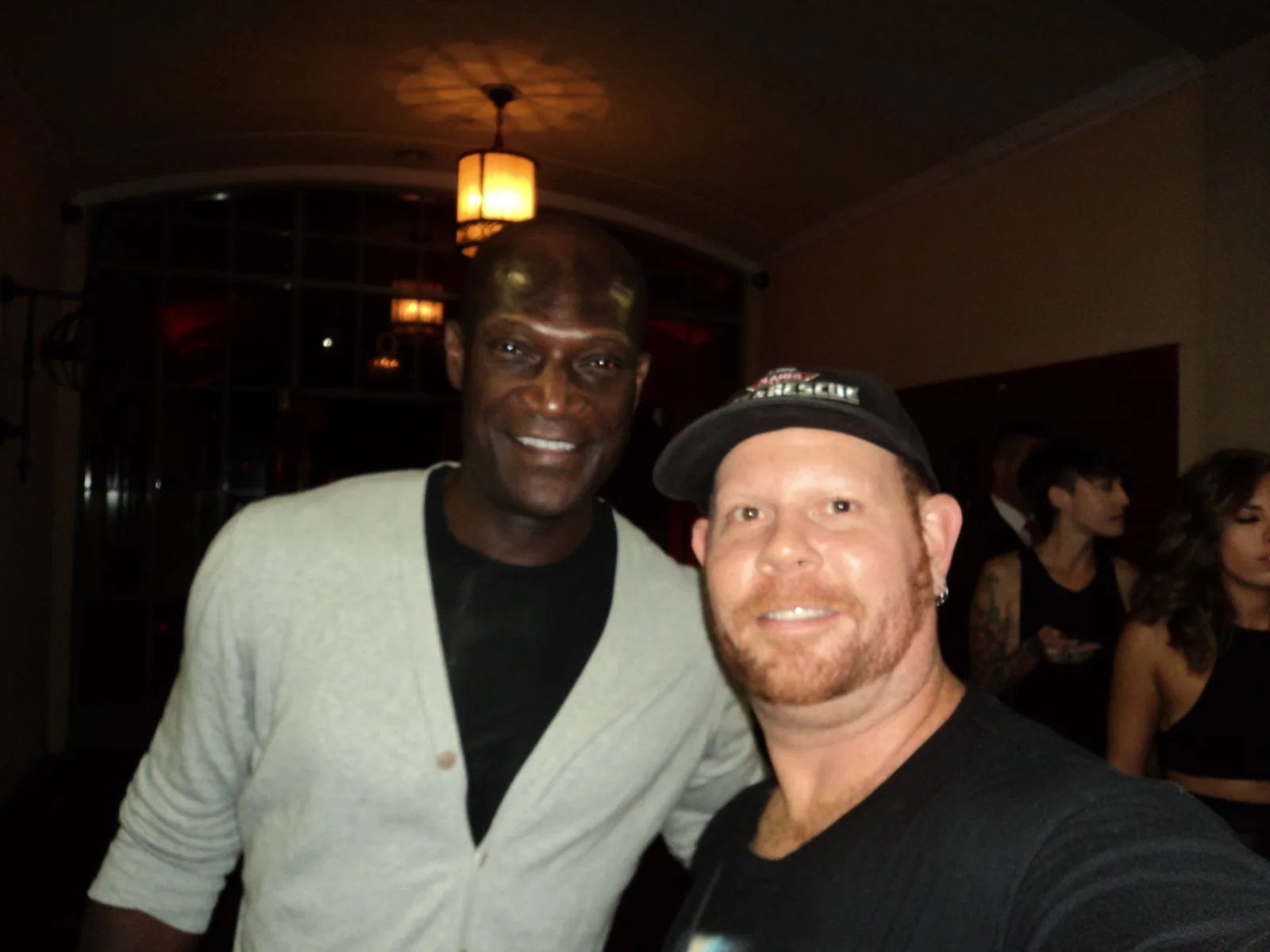 PETER MENSAH — Peter Mensah Spartacus matted signed index cut card with photo 11x17 #1 Doctore, image 3