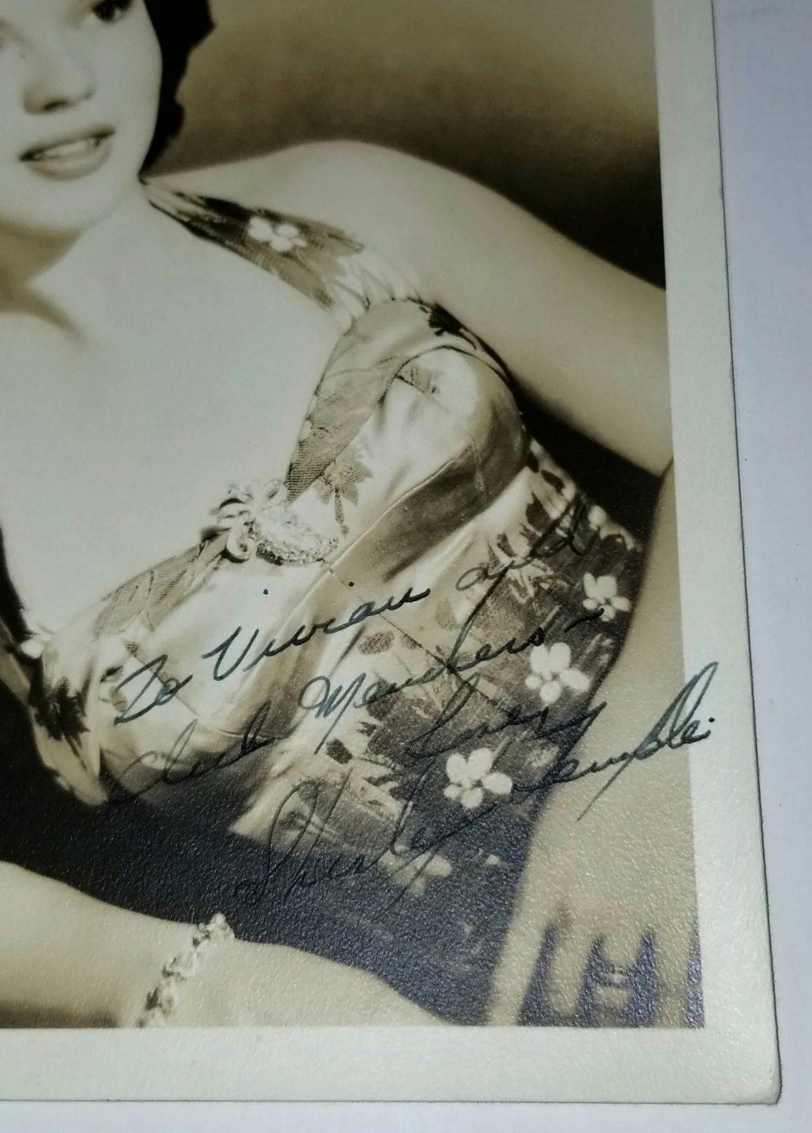 Shirley Temple — SHIRLEY TEMPLE SIGNED 5x7 PHOTO AUTOGRAPHED BLACK WHITE HOLLYWOOD MOVIE STAR VTG, изображение 2