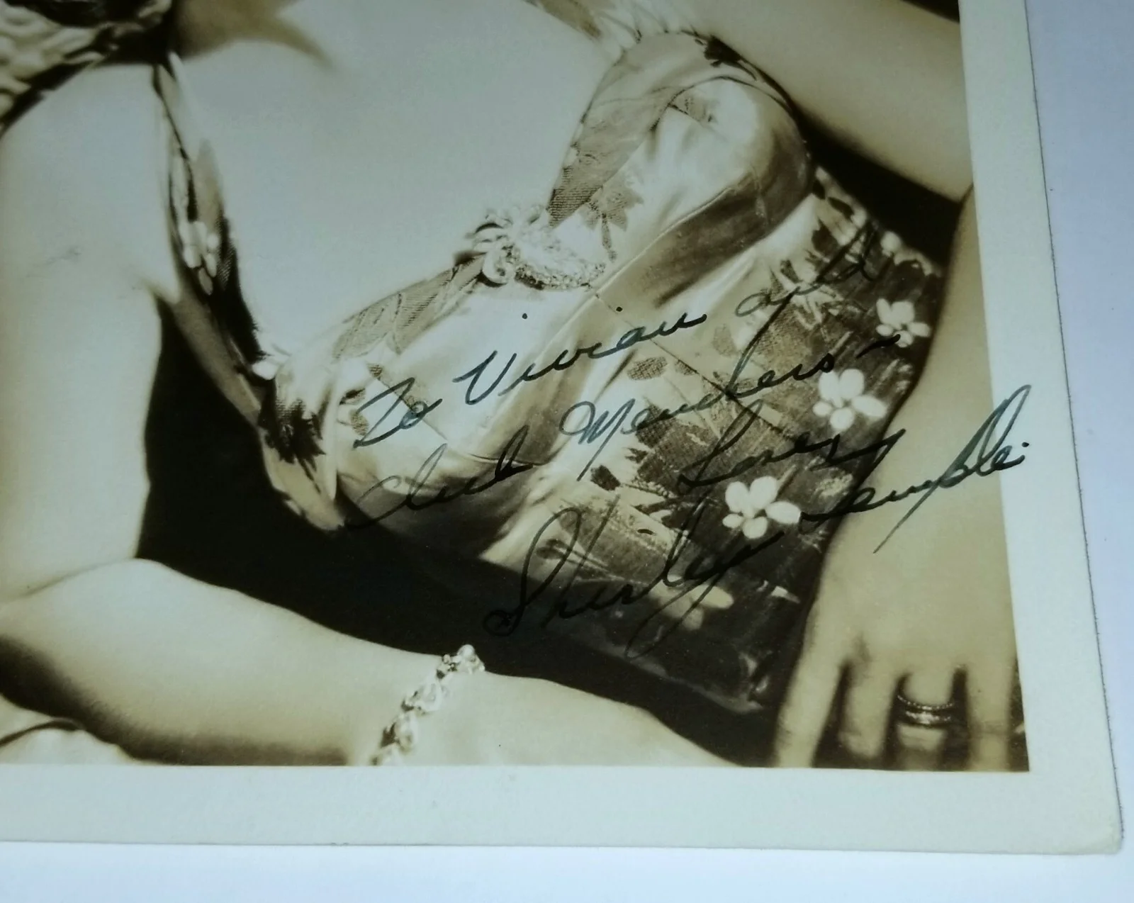 Shirley Temple — SHIRLEY TEMPLE SIGNED 5x7 PHOTO AUTOGRAPHED BLACK WHITE HOLLYWOOD MOVIE STAR VTG, изображение 4