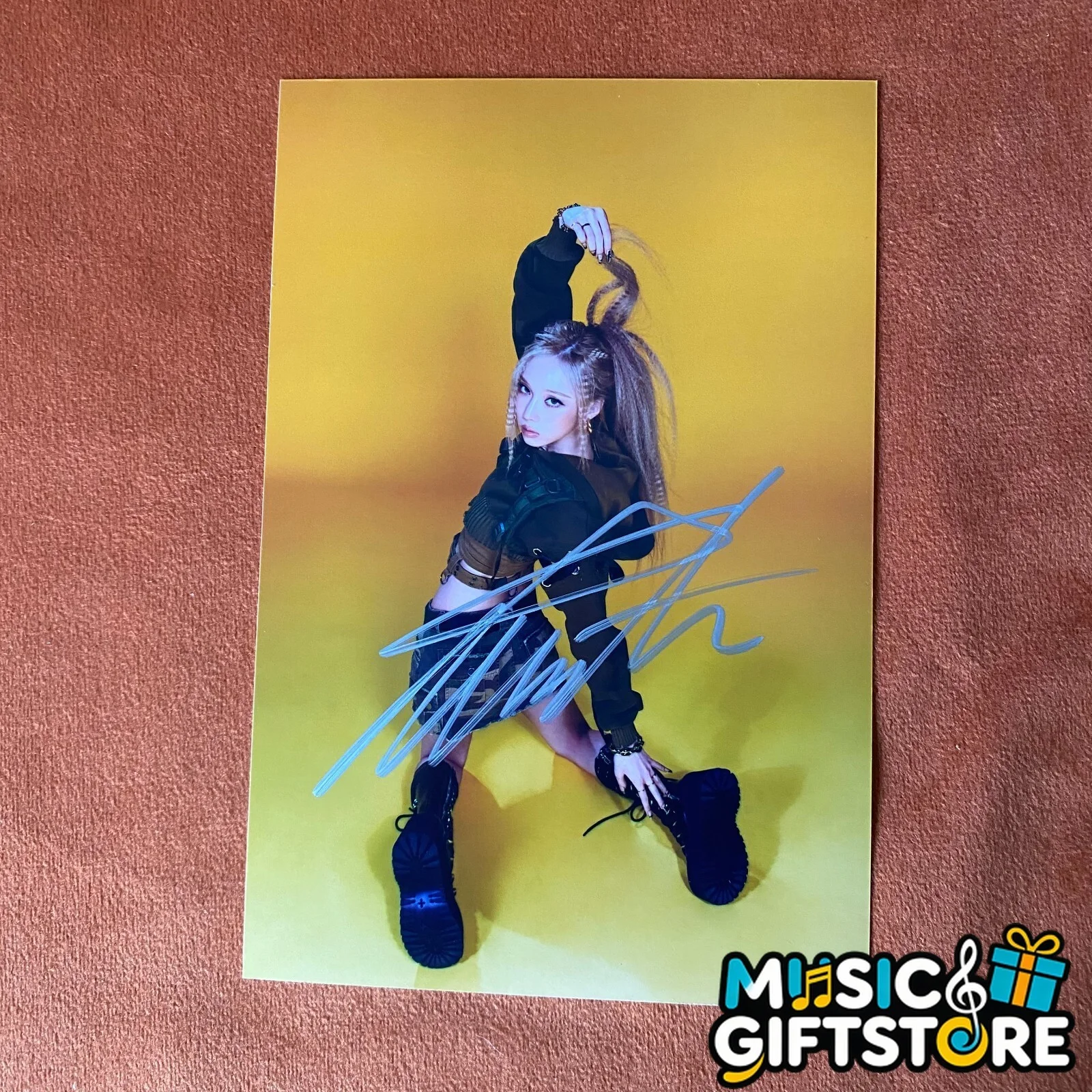 aespa WINTER Autographed Signed Photo Whiplash K-POP Collection 4*6 2024 #MUGS, image 4