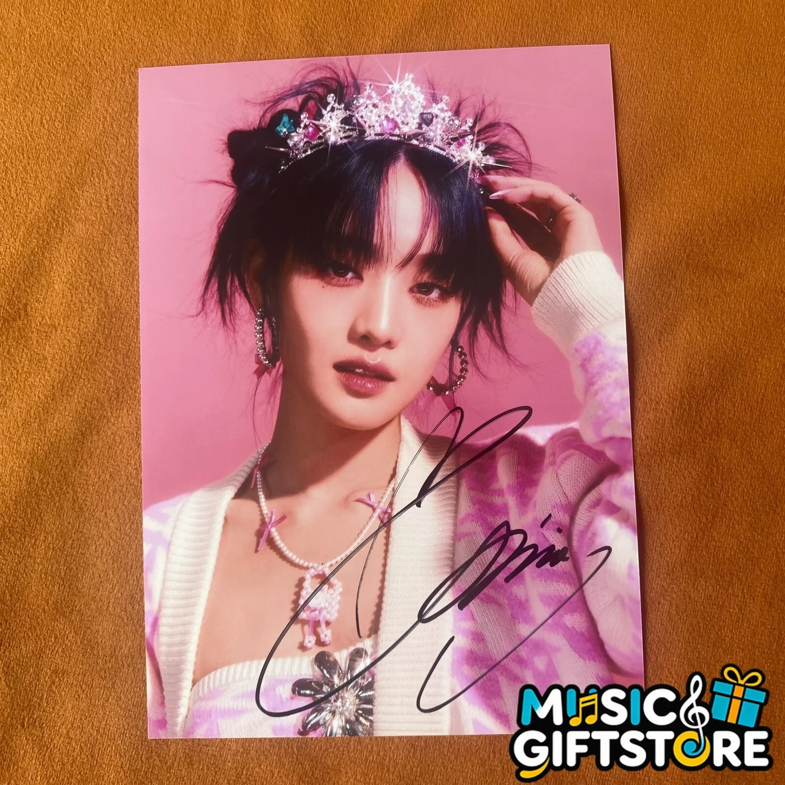 GIDLE MINNIE Autographed Signed Photo Autographs K-POP Collectibles 4*6 2024 #MU, изображение 3