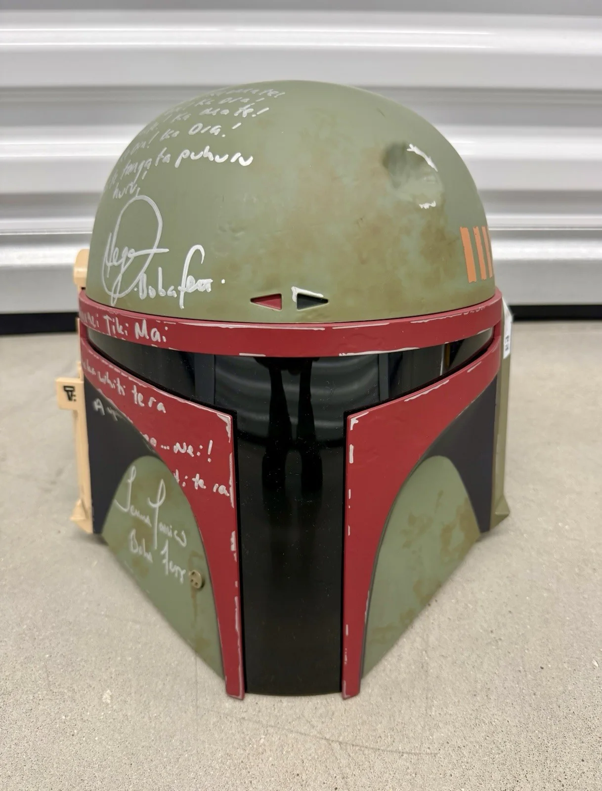 Temuera Morrison AND Daniel Logan Autographed Black Series Helmet Star Wars, изображение 2