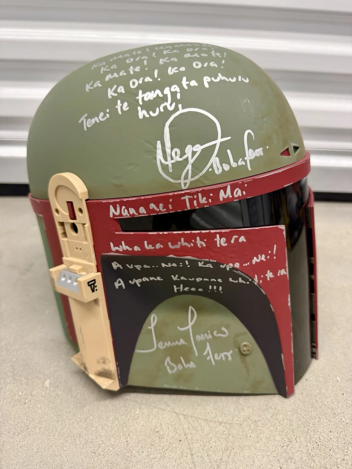 Temuera Morrison AND Daniel Logan Autographed Black Series Helmet Star Wars, изображение 3