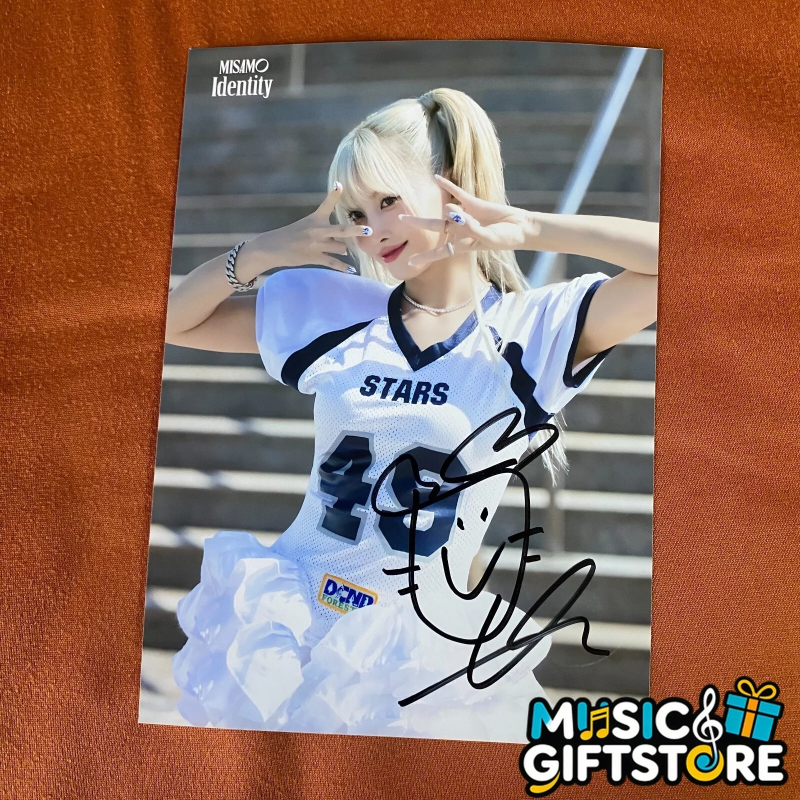 TWICE MOMO Autographed Signed Photo MISAMO IDENTITY K-POP Collection 2024 #MUGS, изображение 3