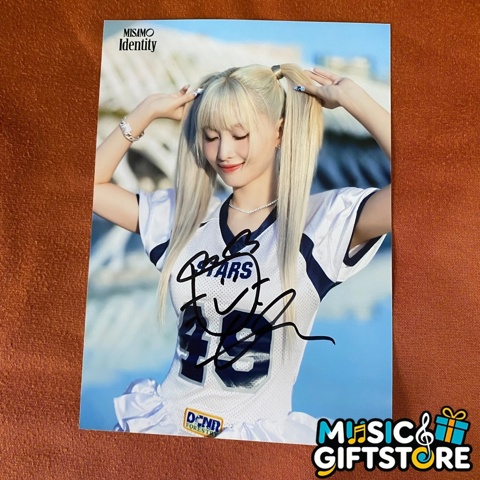 TWICE MOMO Autographed Signed Photo MISAMO IDENTITY K-POP Collection 2024 #MUGS, изображение 4