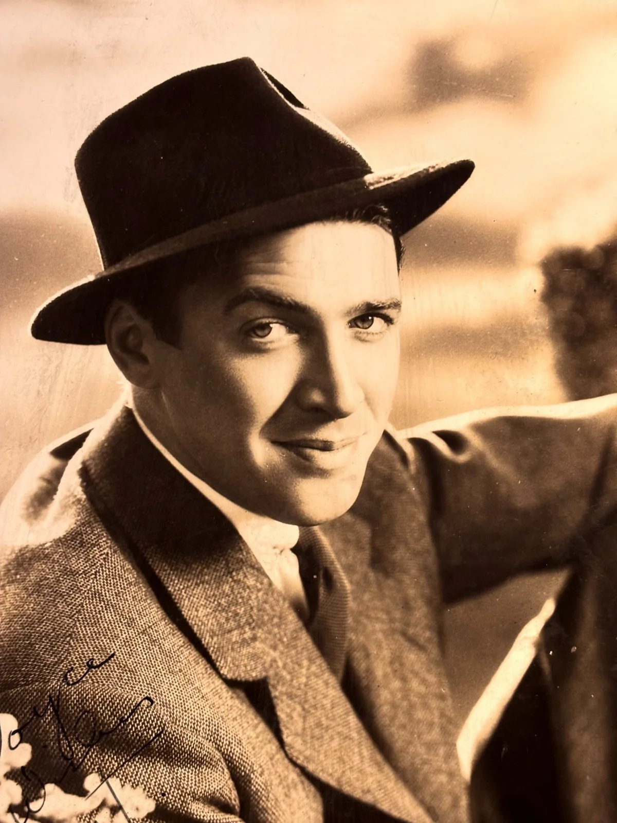 James Stewart Very Rare Very Early Autographed Oversize 10/13 Photo 40s MrSmith, изображение 4
