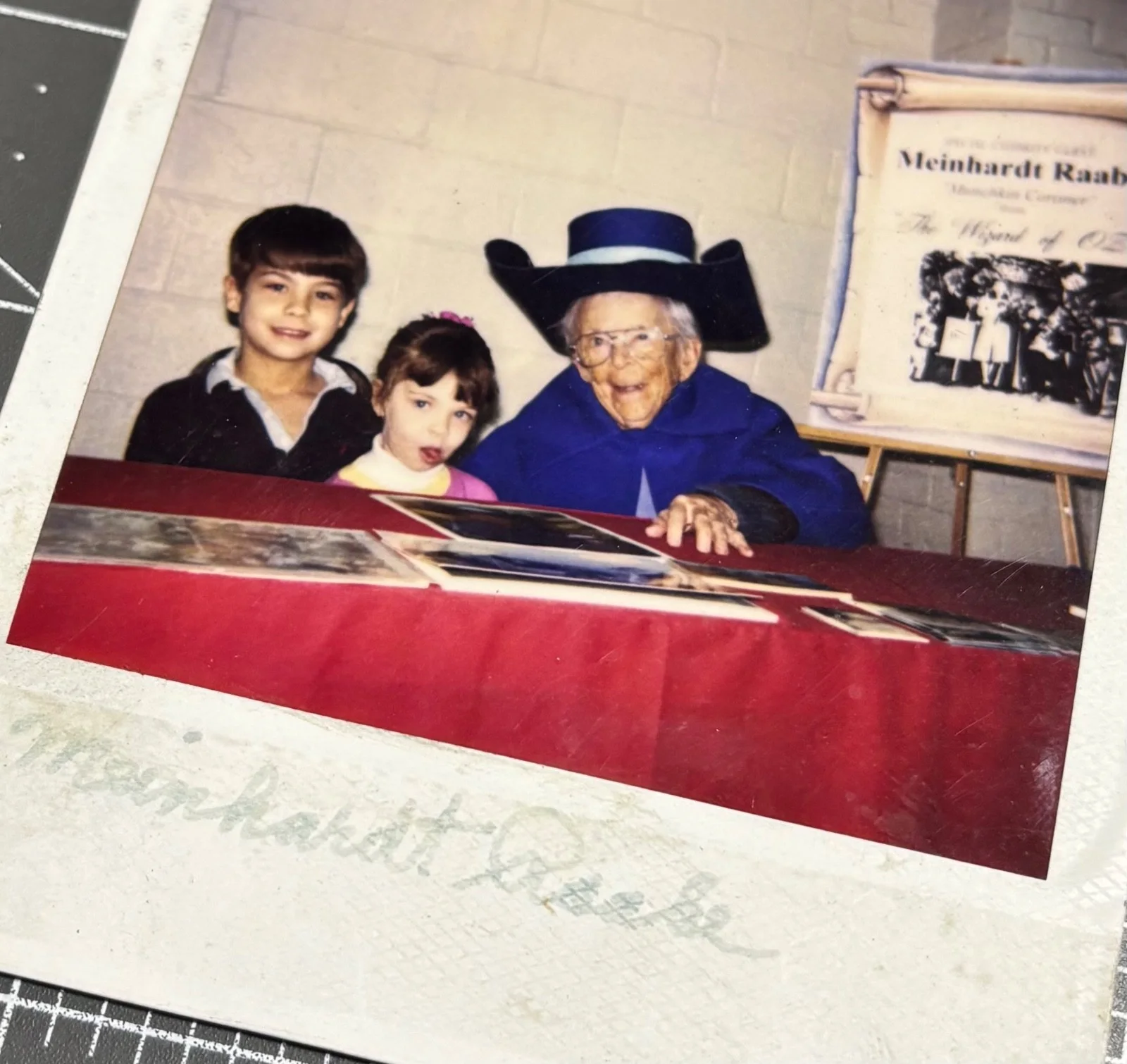 Meinhardt Rabbe — 1980s Meinhardt Rabbe CORONER MUNCHKIN Wizard of OZ Actor Vtg AUTOGRAPHED PHOTO, изображение 2