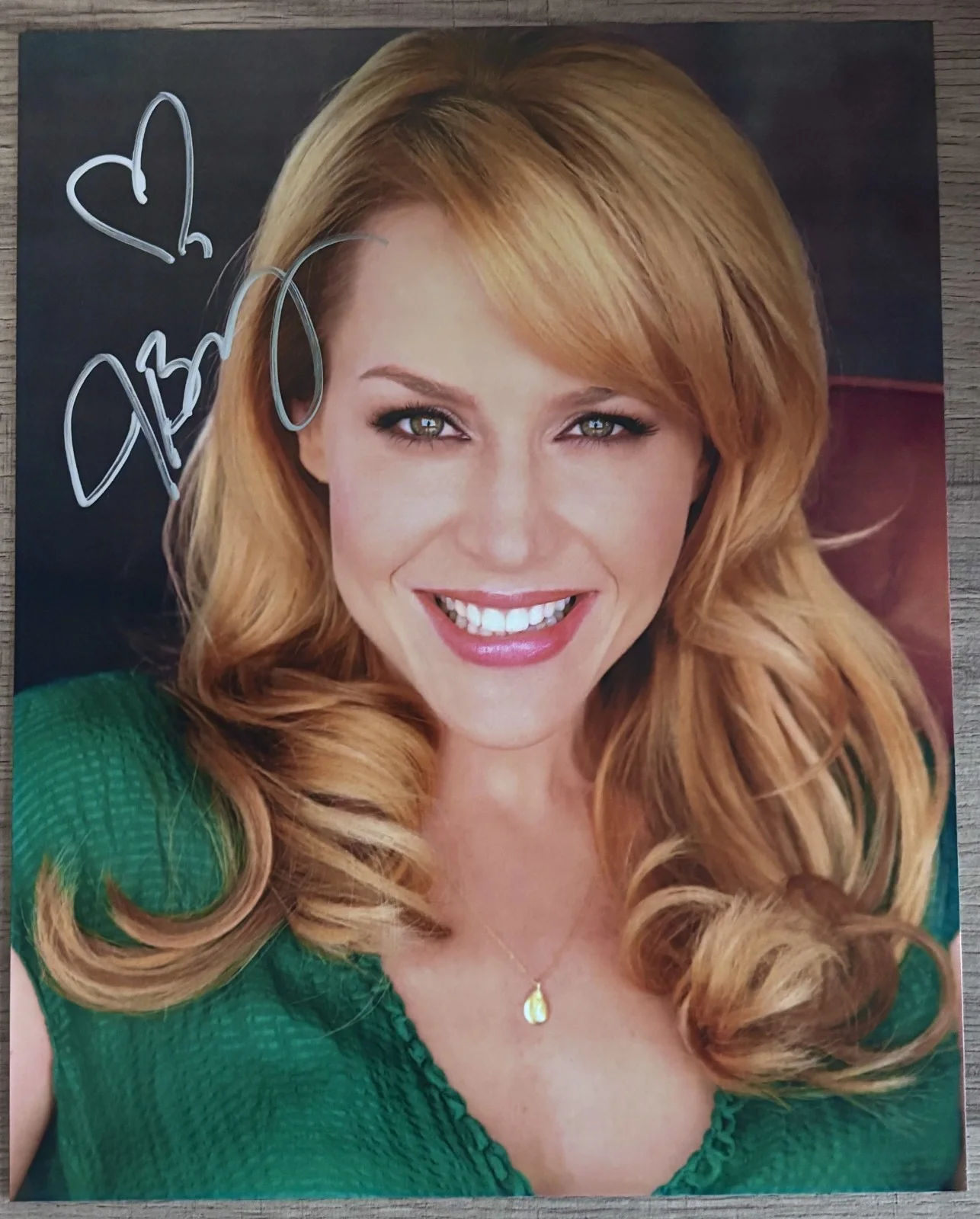 Julie Benz — Julie Benz In-person Signed 8x10 - Dexter - Buffy - Jawbreaker Rambo Rita Bennet, изображение 2