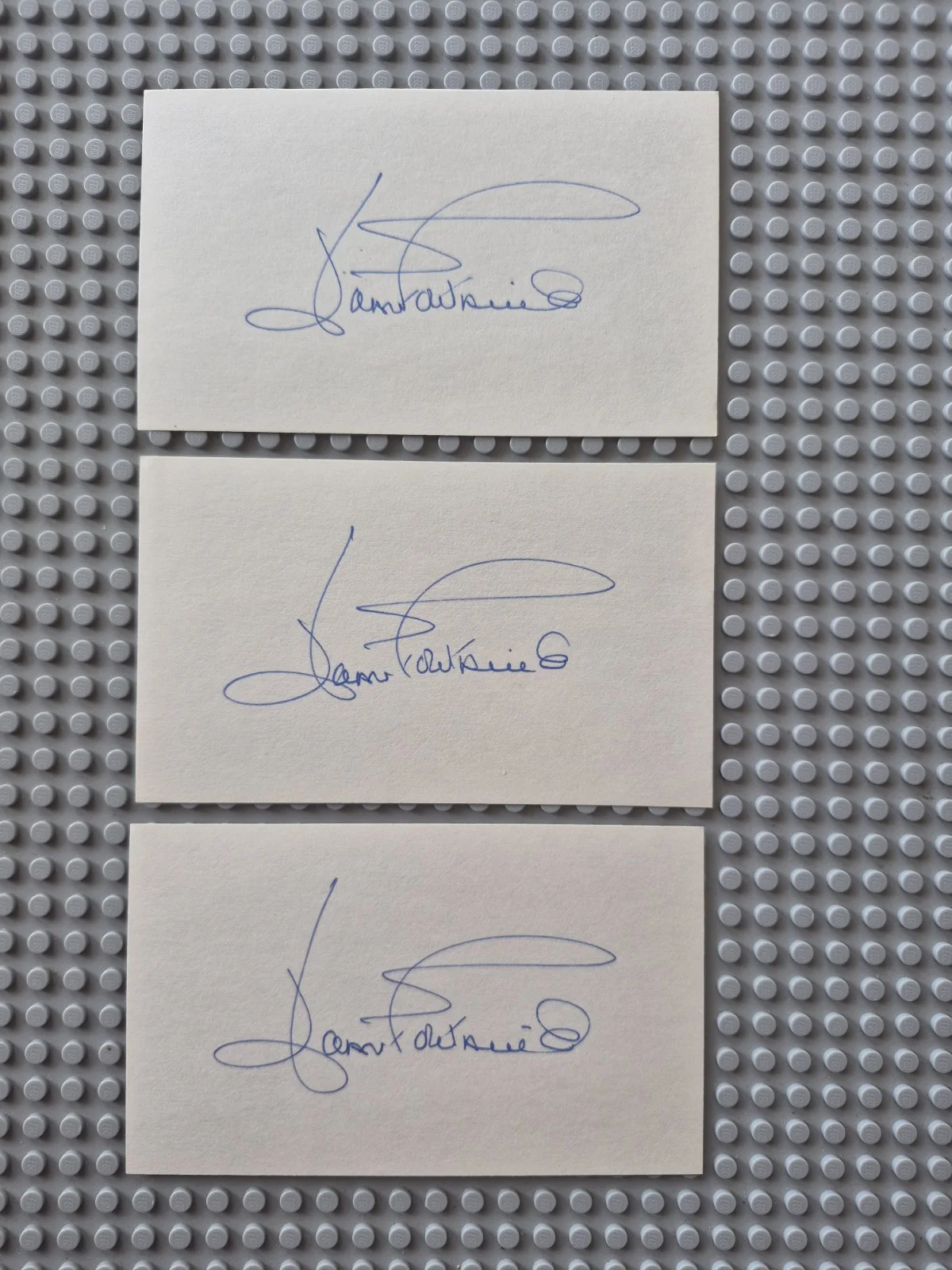 Joan Fontaine — Joan Fontaine, Signed Autographed 3x5 Card ,No Inscription., image 2