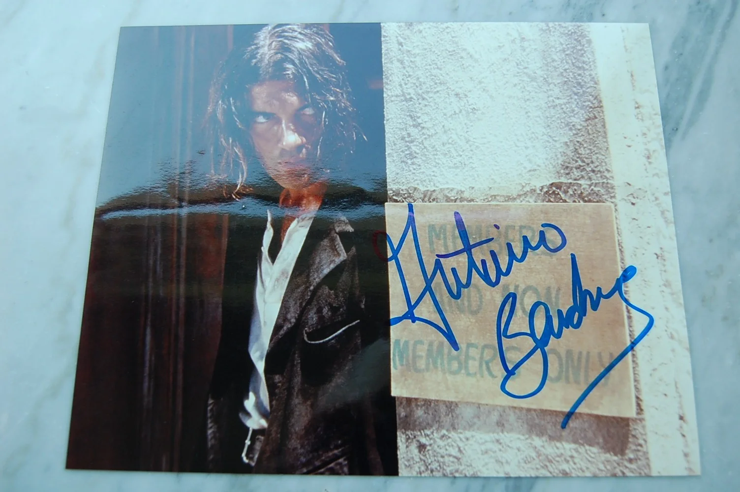 Antonio Banderas — Antonio Banderas Desperado Actor Signed 10x8 color Photo with CoA, изображение 2