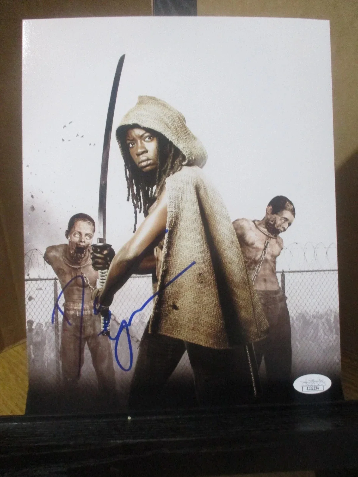 DANAI GURIRA — DANAI GURIRA (MICHONNE) THE WALKING DEAD AUTOGRAPHED/SIGNED 8X10 PHOTO--JSA CERT, image 2