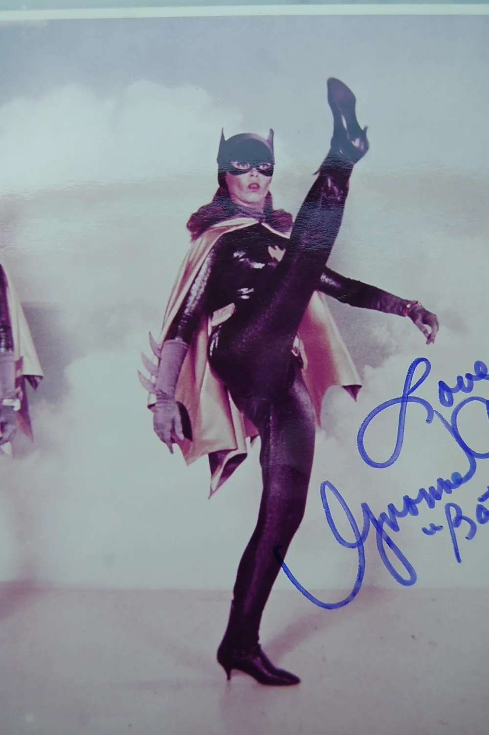 Yvonne Craig — Yvonne Craig, HAND SIGNED IN PERSON 8x10 Photo, Autographed, Batgirl, Batman, изображение 3