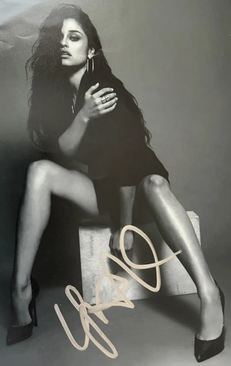 Yvette Monreal — Yvette Monreal Signed 8x10 Sexy Photo Stargirl Wildcat Yolanda Montez w/ JSA COA, изображение 2